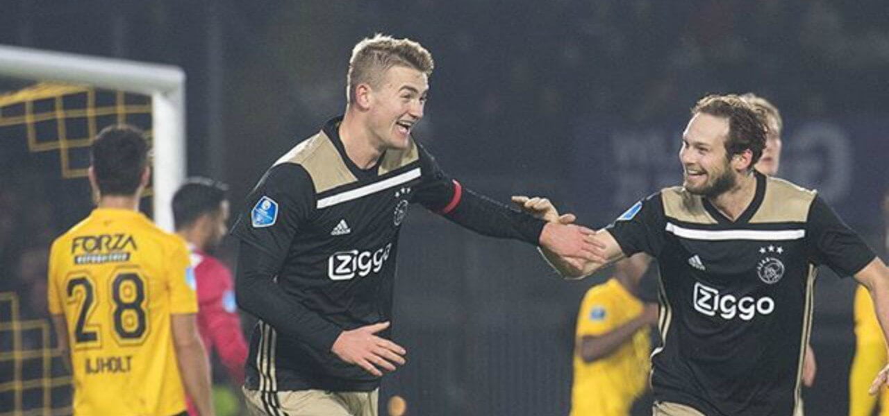 de ligt instagram ajax