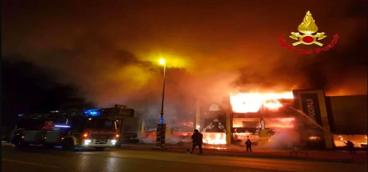 incendio varedo vigili fuoco