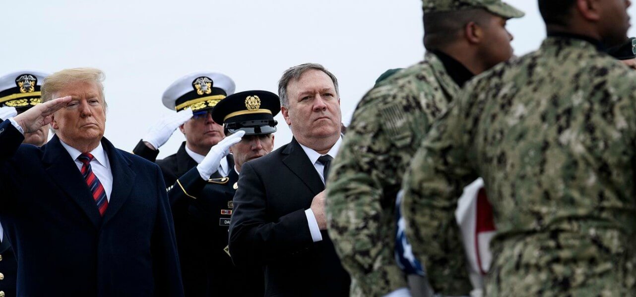 trump pompeo soldati lapresse1280