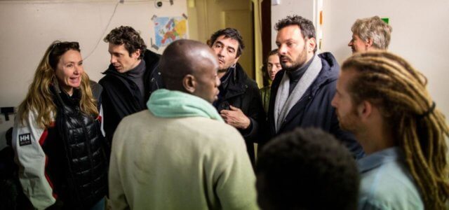 Migranti e parlamentari sulla Sea Watch