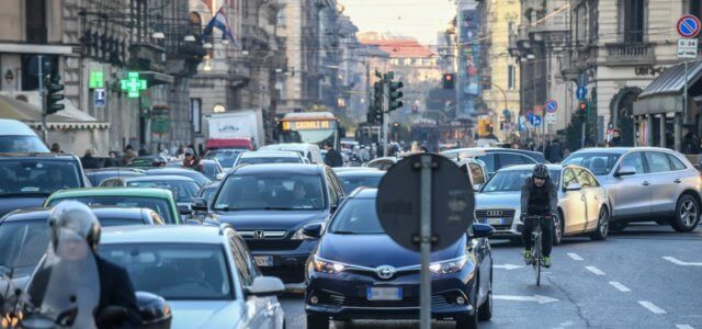 milano traffico auto lapresse1280 640x300
