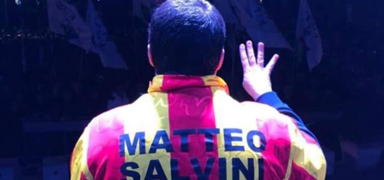 La maglia del Giulianova con Salvini