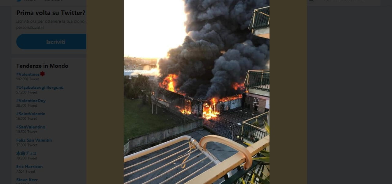 Incendio a Casoria: brucia capannone
