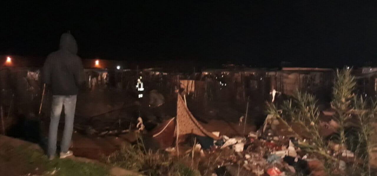 Incendio nella baraccopoli di San Ferdinando: un morto