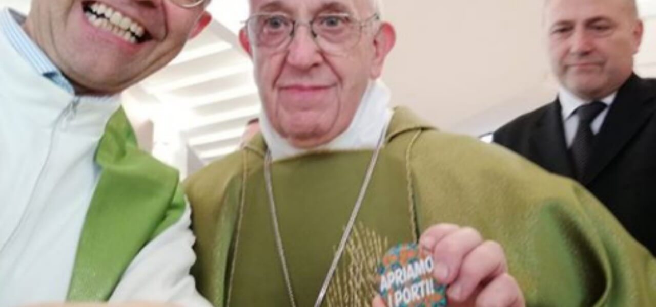papa francesco apriamo i porti 2019 facebook