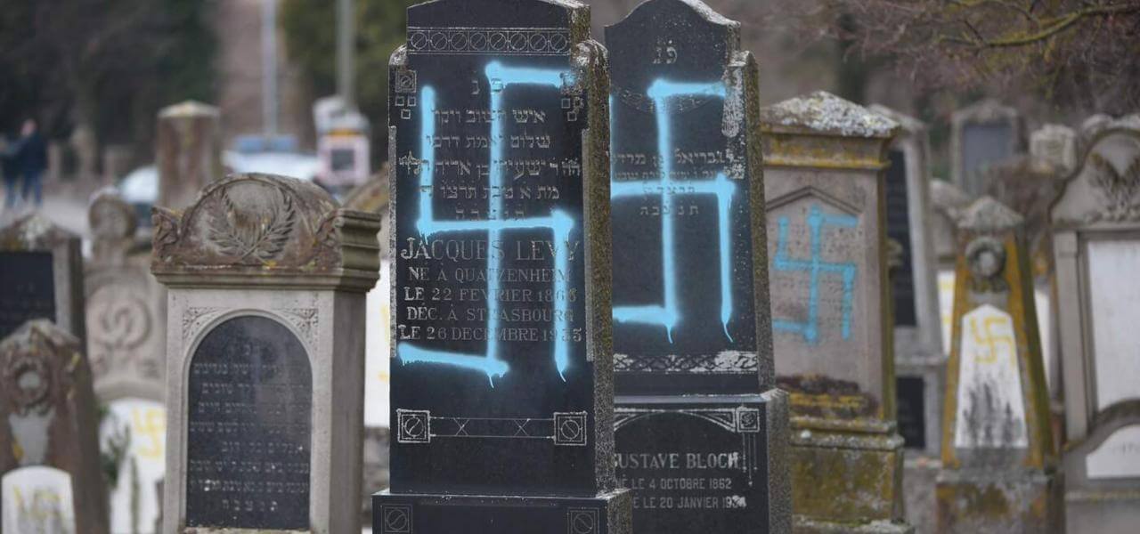 Cimitero ebraico profanato