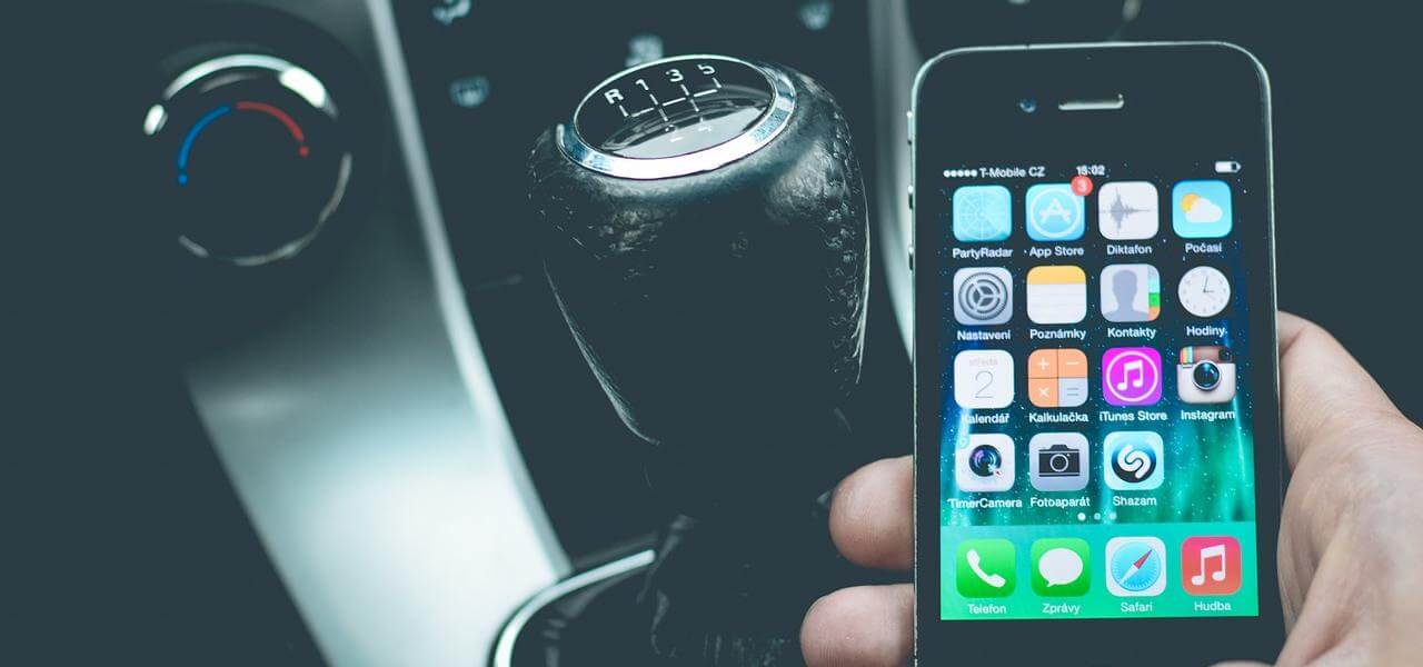 Uso smartphone alla guida
