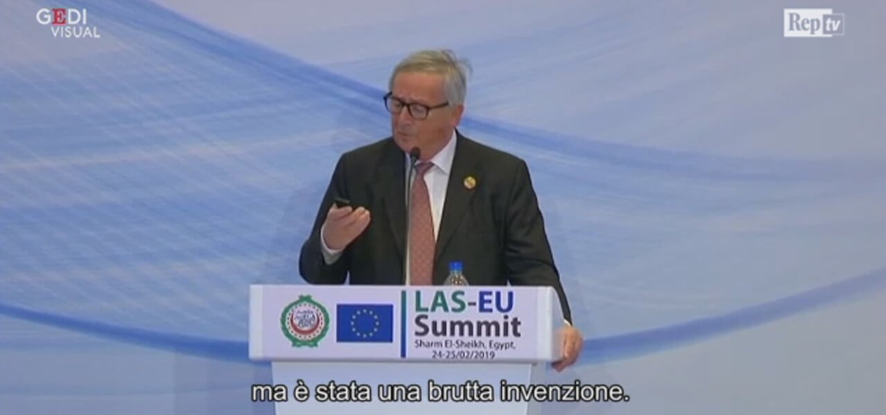 Juncker parla ma il cellulare squilla