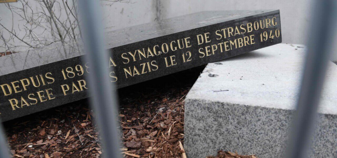 stele sinagoga strasburgo vandalizzata 2019 lapresse
