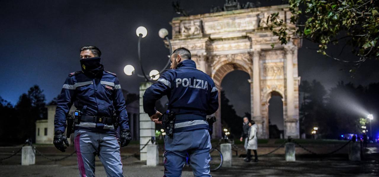 Polizia all'Arco della Pace