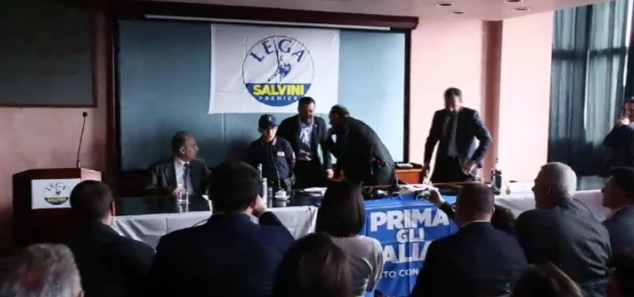 Potenza, bimbo accoglie Salvini