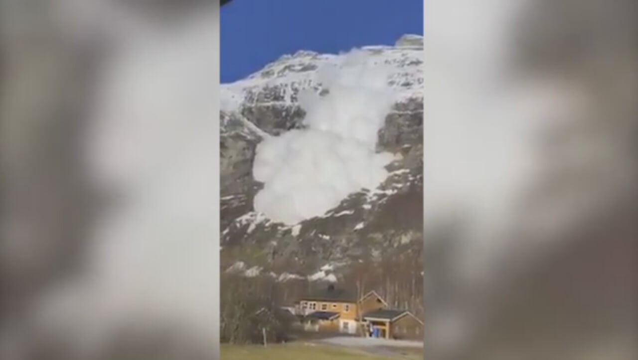 Valanga in Norvegia ripresa da una donna