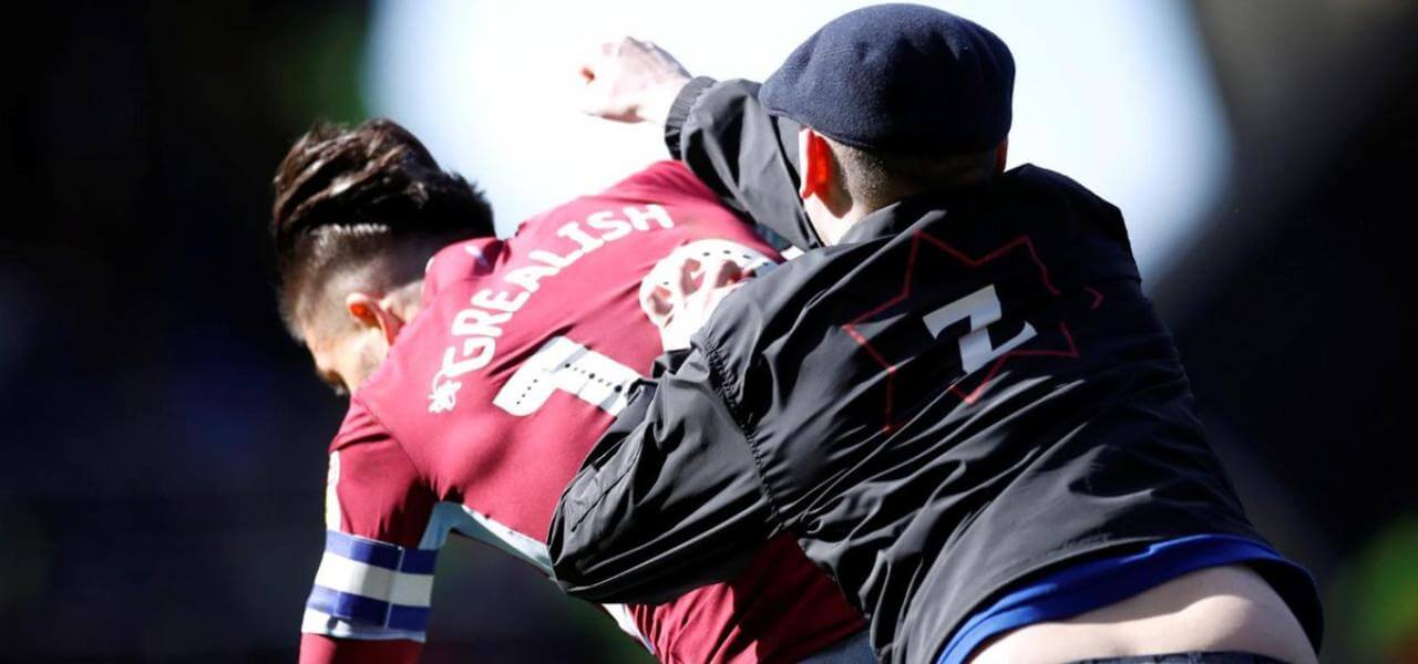 Il capitano Grealish aggredito
