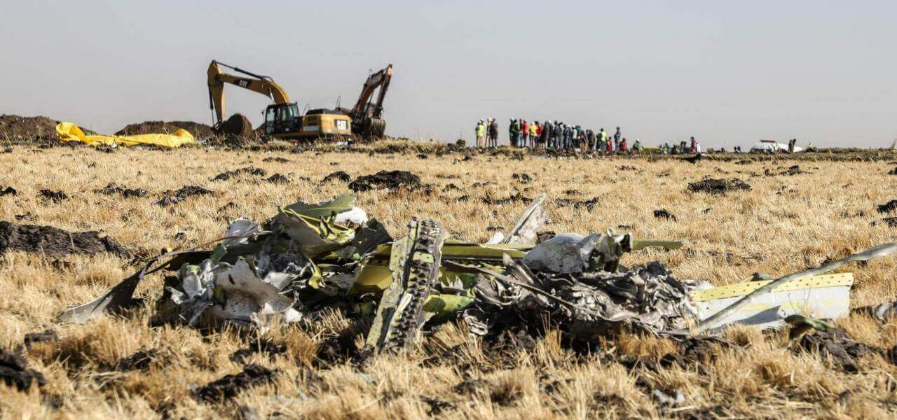 Pezzi dell'aereo caduto in Etiopia