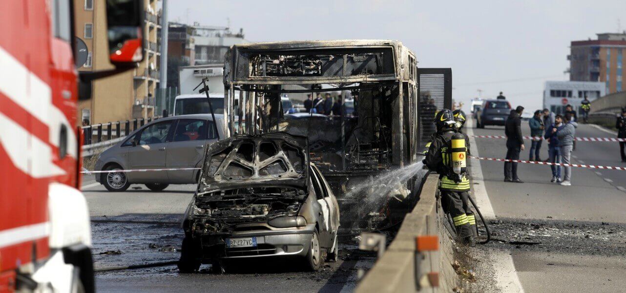 bus dirottato milano