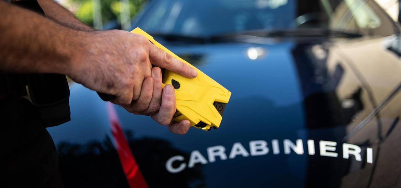 Taser alle Forze dell'Ordine