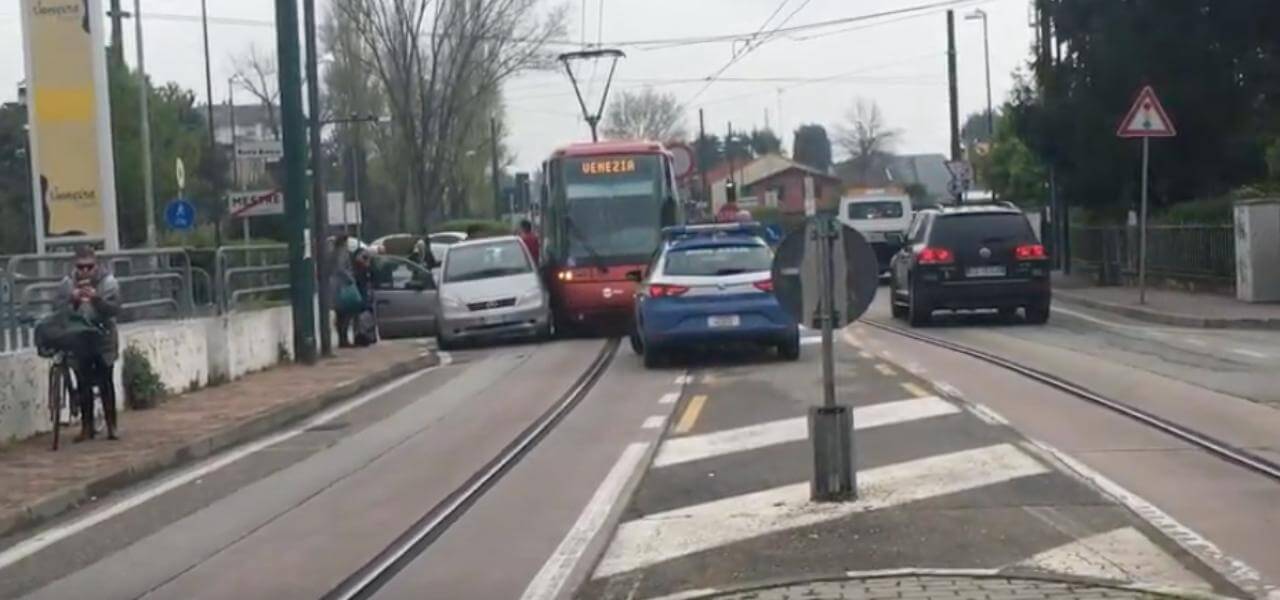 Incidente tram-auto a Venezia nel 2018