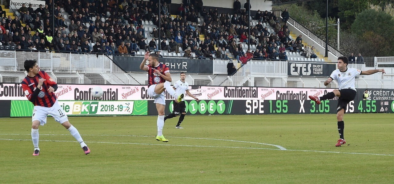Augello tiro Spezia Cosenza lapresse 2019