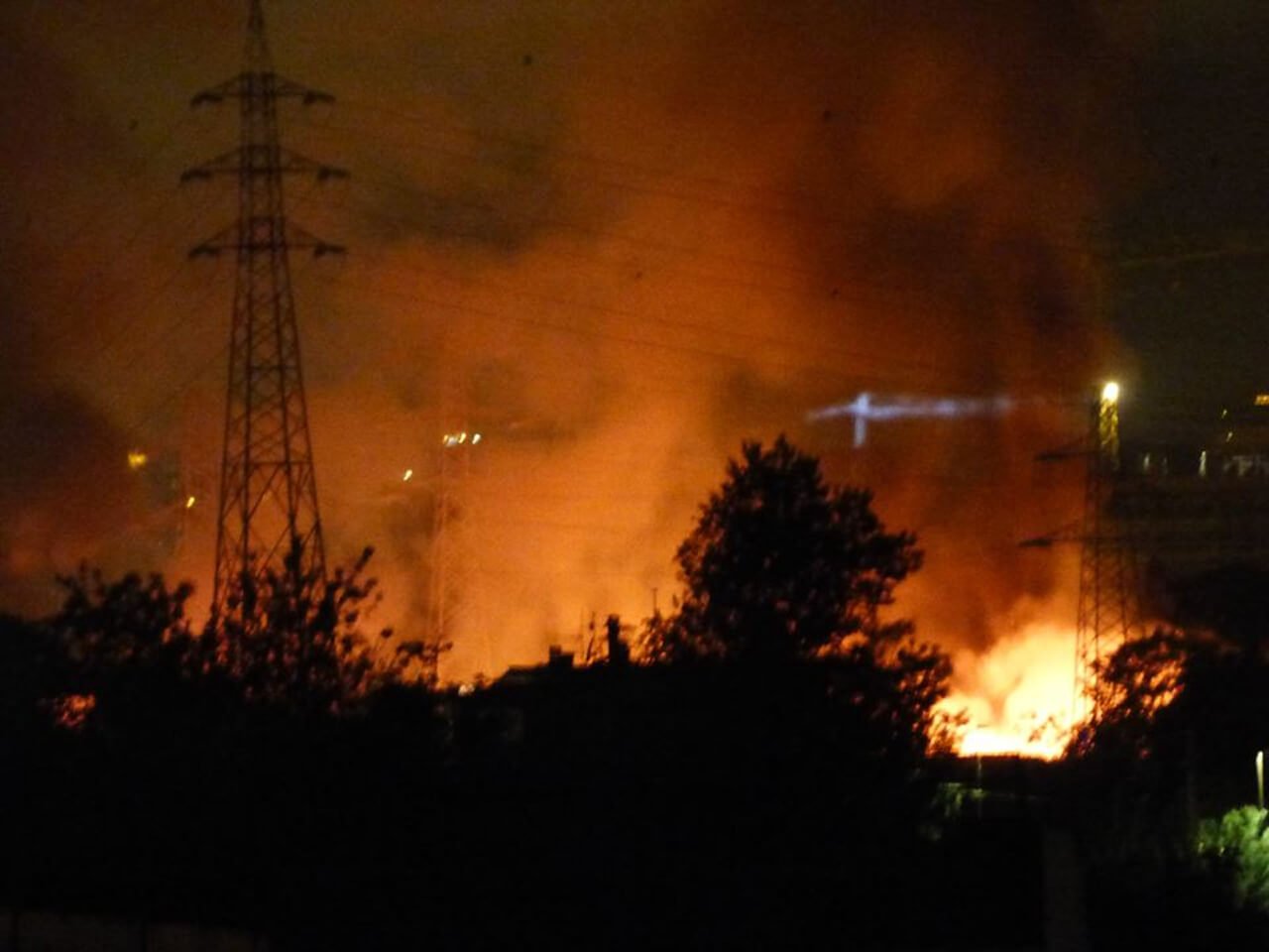 Rogo a Roma in una discarica abusiva