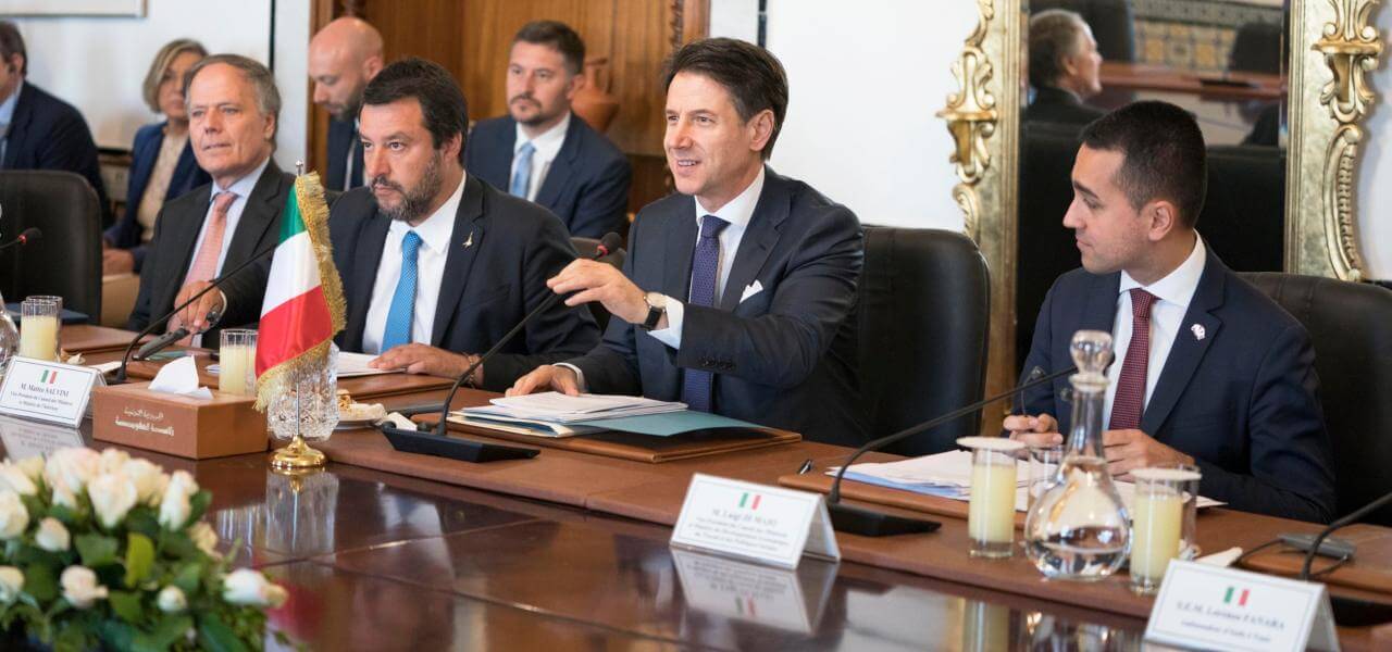 uil striscione salvini di maio