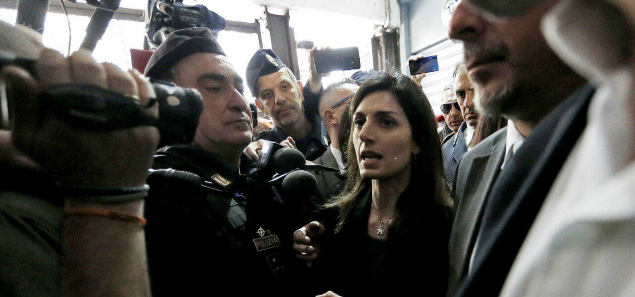 virginiaraggi protesta 1 lapresse1280
