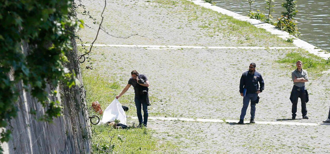 Cadavere a Ponte Sisto