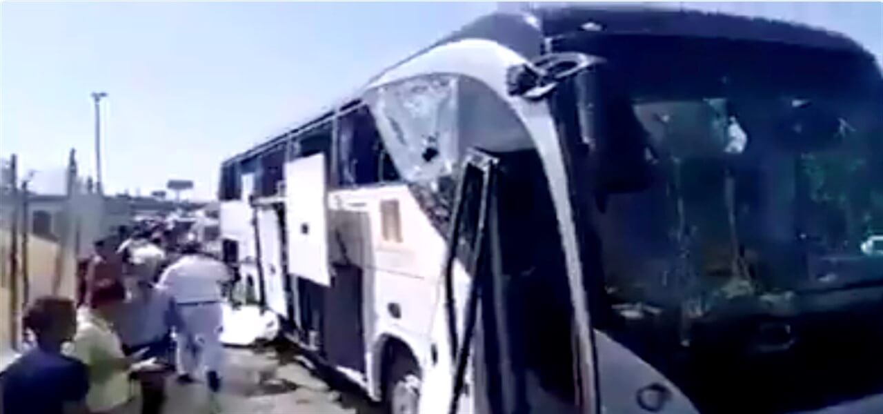 esplosione vicino bus egitto