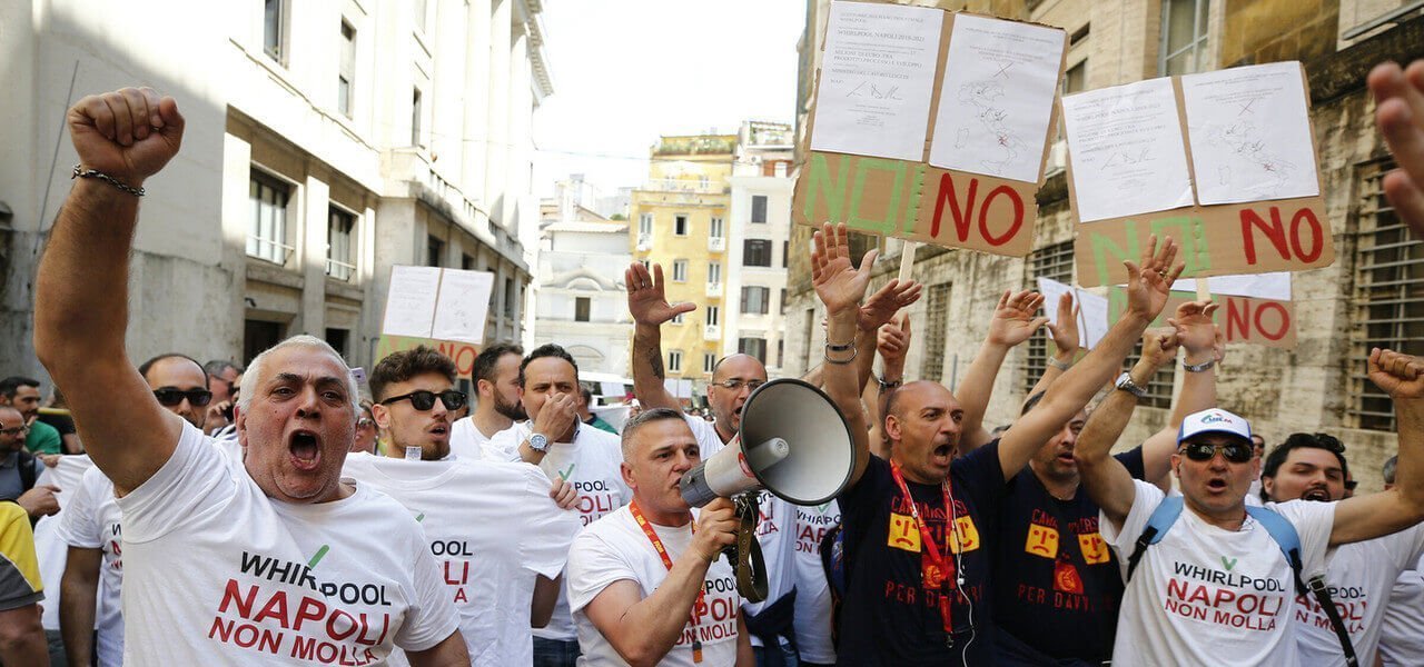 Whirlpool Napoli Protesta Lapresse1280