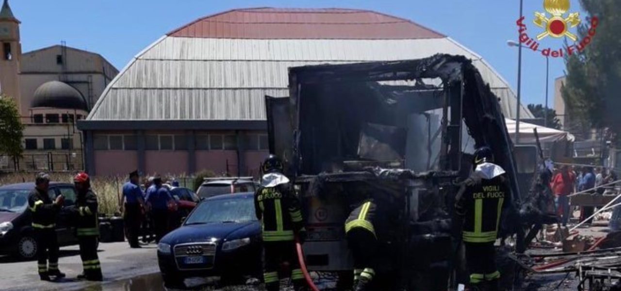 Esplosione al mercatino di Gela