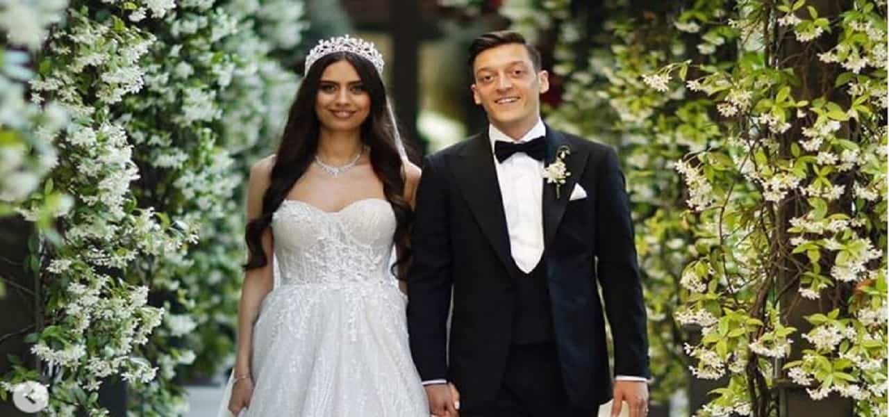 Ozil e Miss Turchia sposi min
