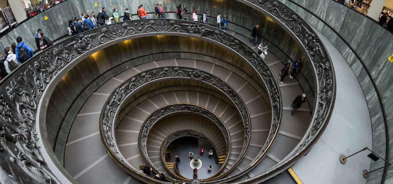 Musei Vaticani, la scalinata di Giuseppe Momo