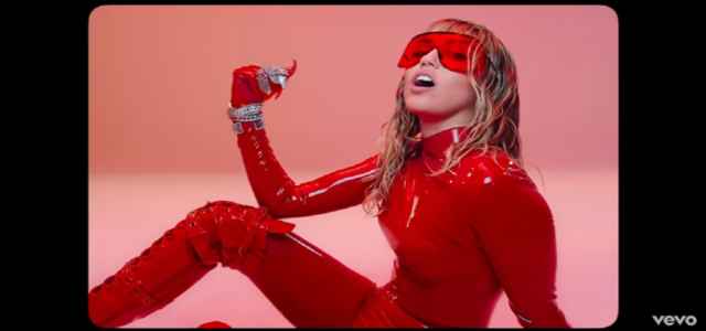 miley cyrus video mother's daughter