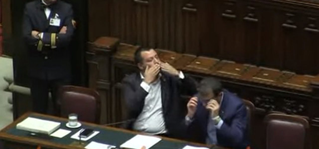 Salvini manda "bacioni"