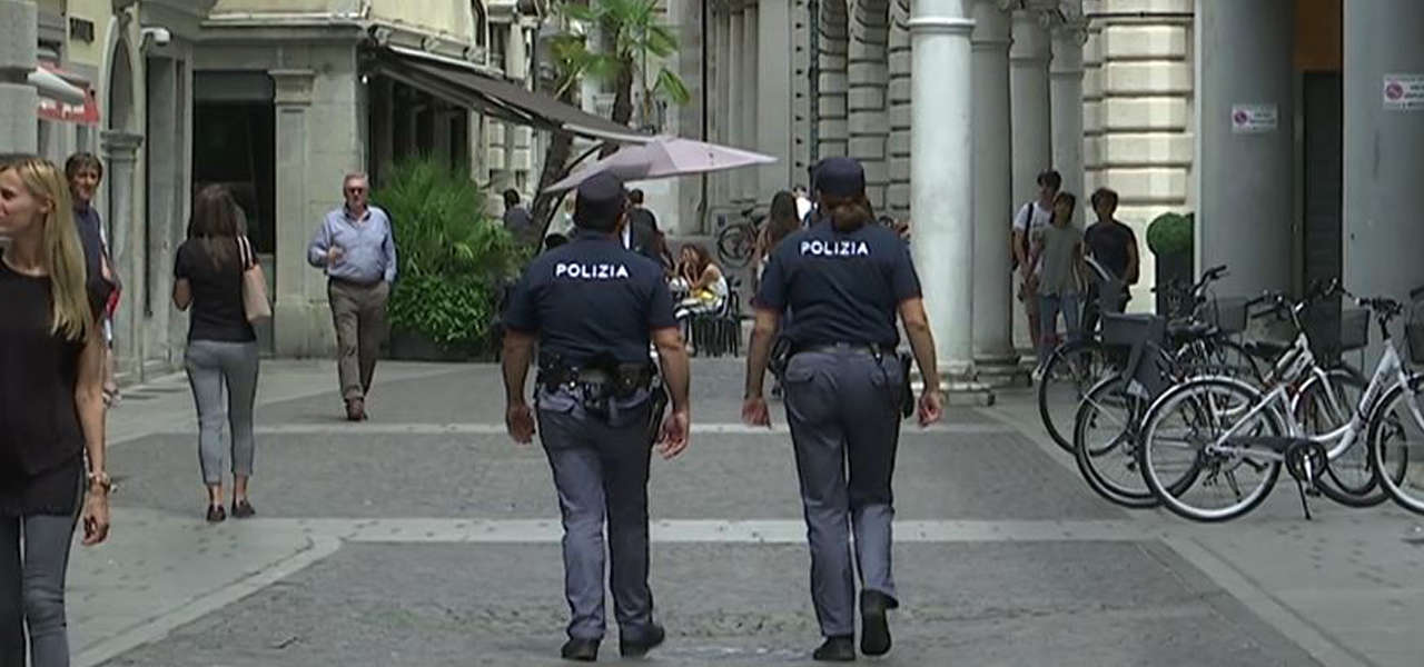 polizia ladra incinta studio aperto