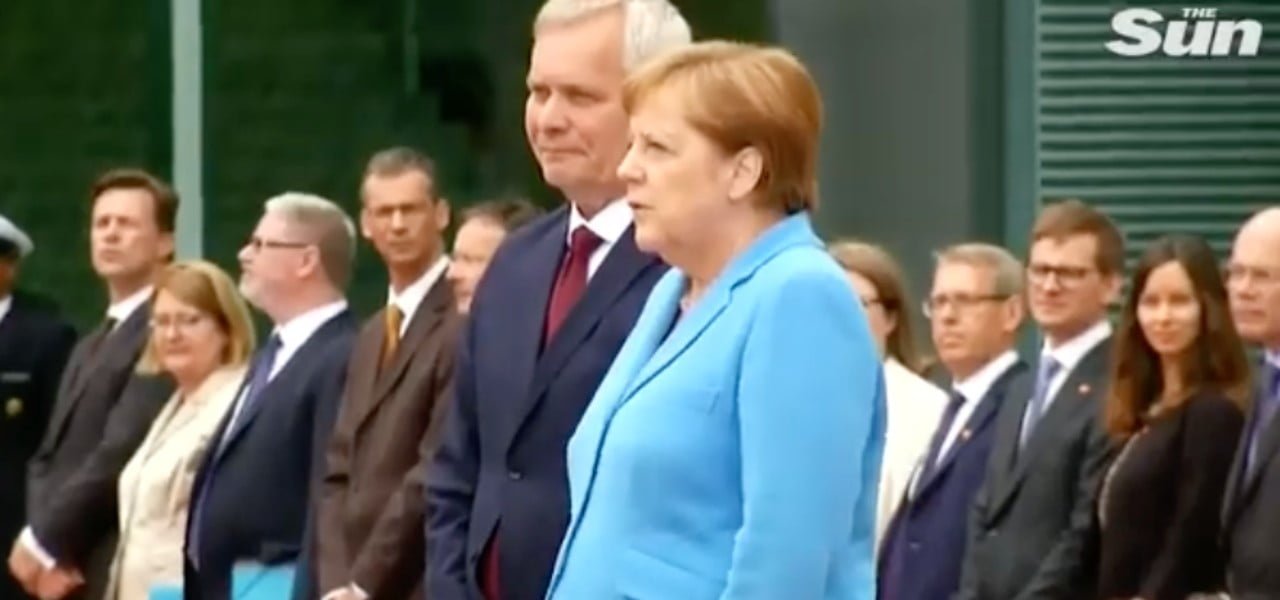 Angela Merkel trema ancor