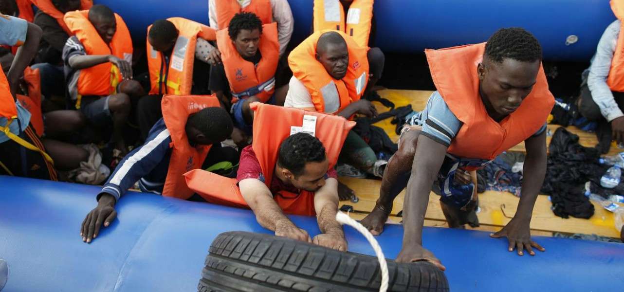 immigrazione migranti gommone 2 lapresse1280
