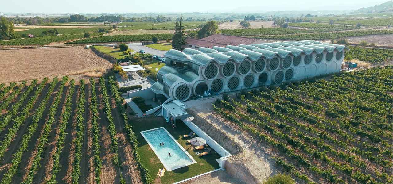Cava & Hotel Mastinell in Spagna