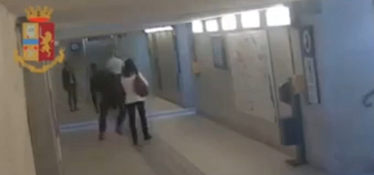 immigrato aggredisce due donne lecco