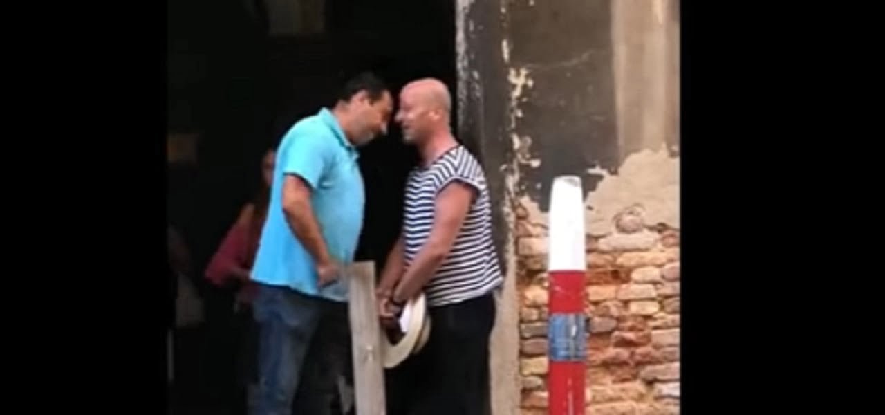 Gondoliere aggredito da turista venezia