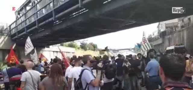 Whirlpool corteo protesta
