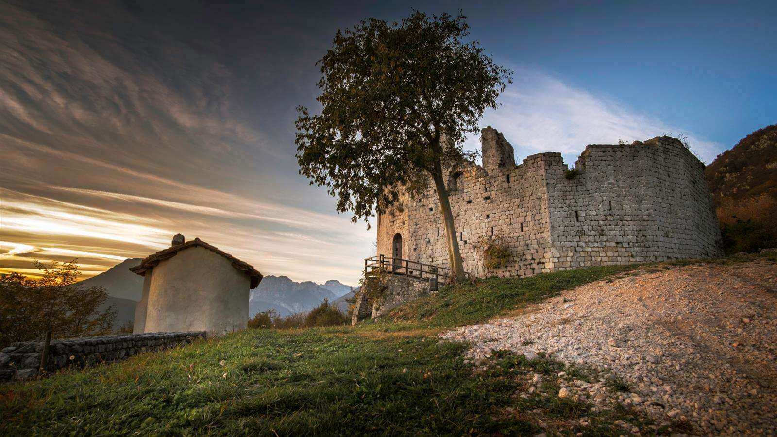 Il borgo dei borghi, Toppo
