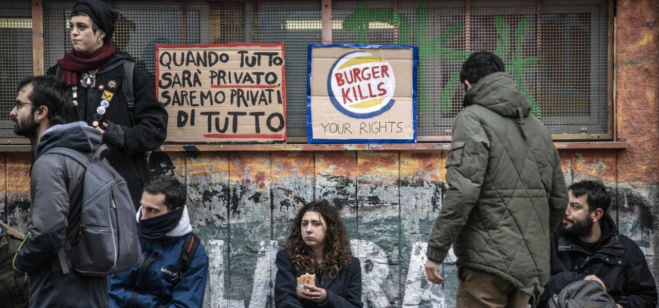 universita fastfood protesta lapresse1280