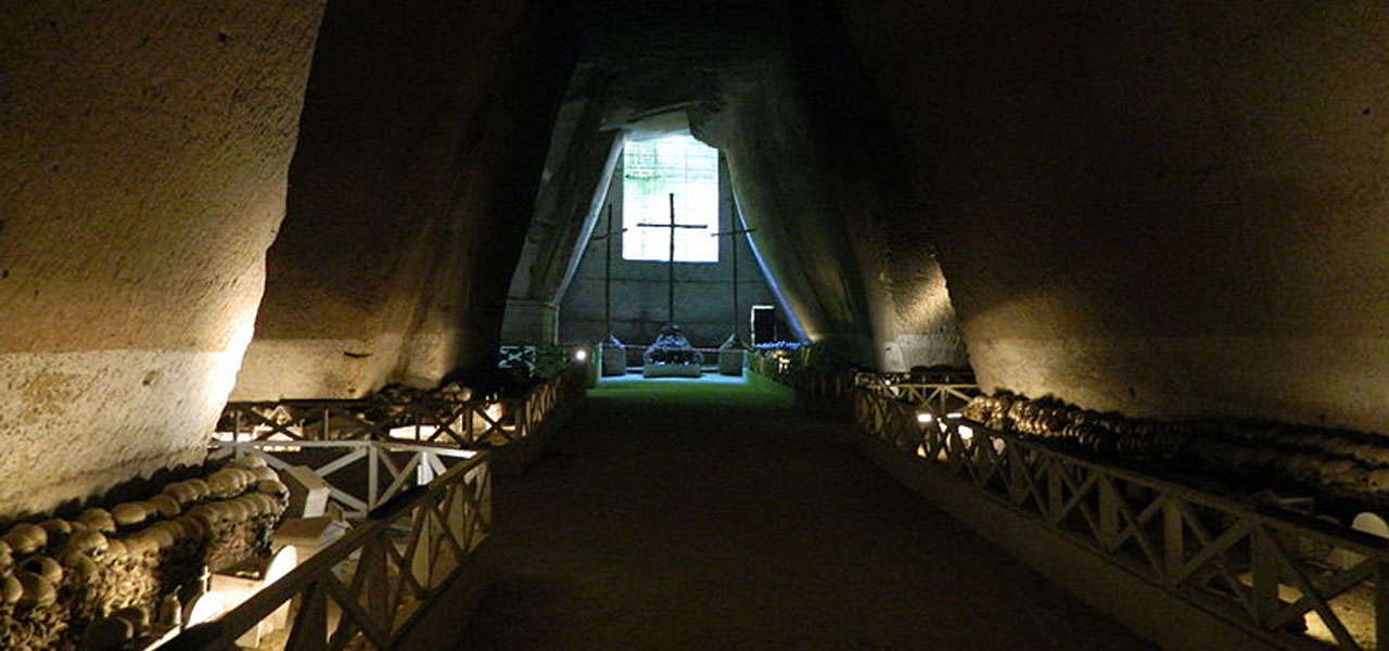 Cimitero delle Fontanelle a Napoli