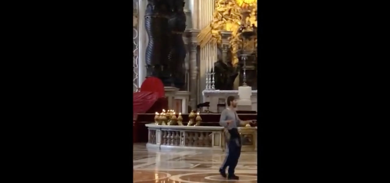 Uomo armato coltello vaticano San Pietro