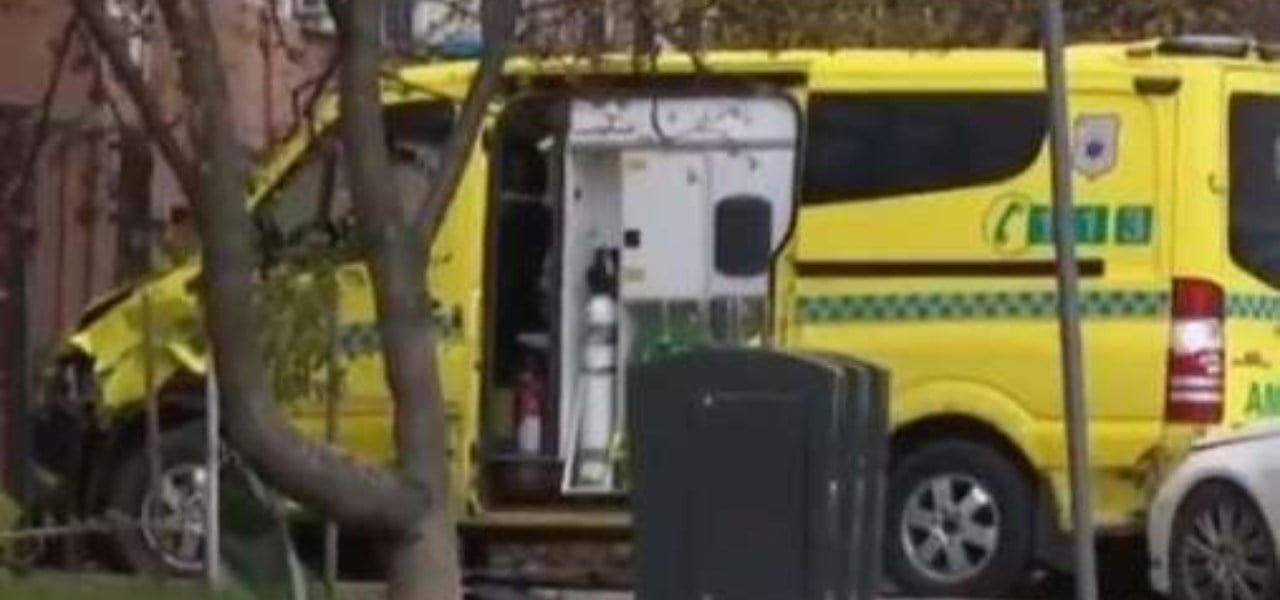Oslo, ambulanza su folla