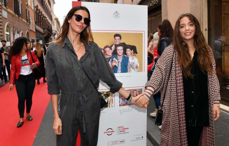 virginie marsan con la sorella assia vanzina