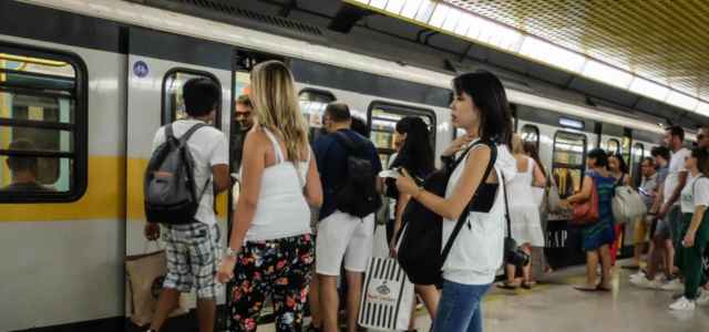 Milano Incidente Metro Rossa 17 Feriti 8 In Ospedale San Babila Cause Ignote