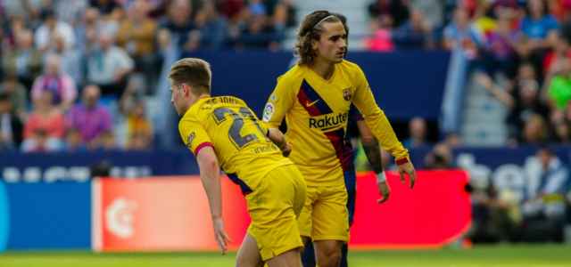 De Jong Griezmann Barcellona giallo lapresse 2019 640x300