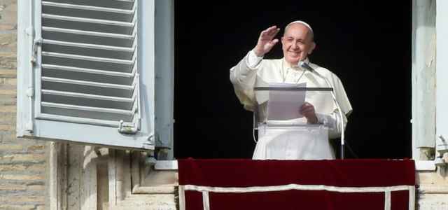 coronavirus vaticano papa francesco