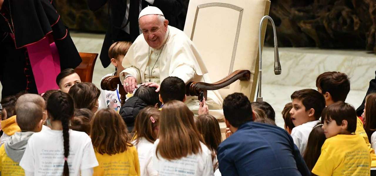 papa francesco bambini 3 lapresse1280